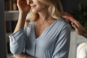 Reposição Hormonal Feminina após os 40: Mitos, Verdades e o Protocolo Vitalité®.